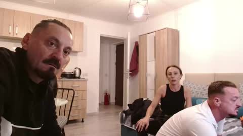 Snapshot of xxxkinkycpl chatting on November 1, 2025, 4:42 pm isa and gonzo online show from November 1, 2025, 4:42 pm