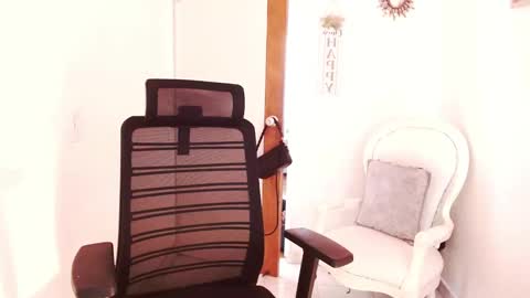 Snapshot of xxxsweetandhornyxxx chatting on October 7, 2025, 1:30 pm dolcesasha online show from October 7, 2025, 1:30 pm