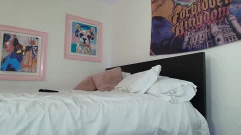 Lil Luna online show from October 7, 2025, 11:57 pm