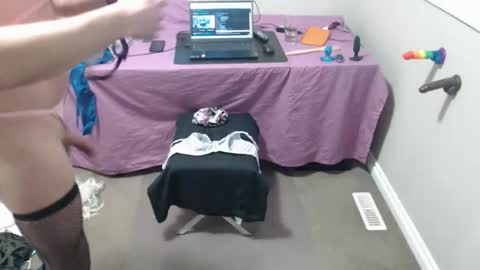 Snapshot of xxxxbrad chatting on February 17, 2026, 10:27 pm xxxxbrad online show from February 17, 2026, 10:27 pm