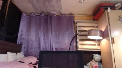 Angela online show from April 7, 2026, 1:39 am