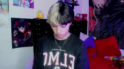 xzerox_ online show from December 15, 2025, 7:51 pm