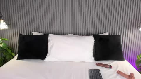 Snapshot of yalezka_ chatting on May 12, 2026, 4:31 am Yalezka online show from May 12, 2026, 4:31 am