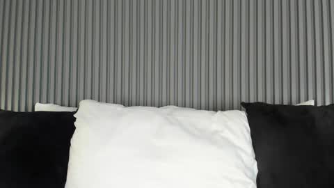 Snapshot of yalezka_ chatting on May 13, 2026, 4:10 am Yalezka online show from May 13, 2026, 4:10 am