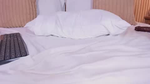 Snapshot of yalezka_ chatting on June 14, 2026, 4:20 pm Yalezka online show from June 14, 2026, 4:20 pm
