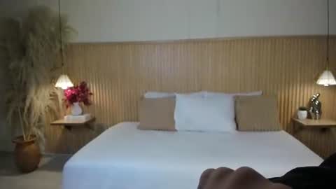 Snapshot of yalezka_ chatting on June 17, 2026, 3:53 am Yalezka online show from June 17, 2026, 3:53 am