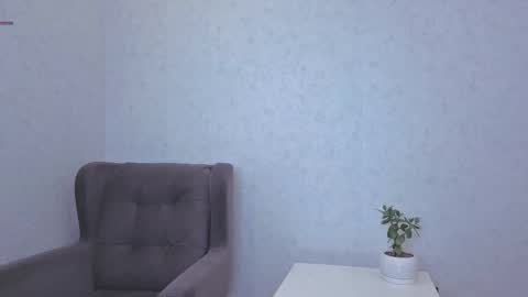 Snapshot of yana_squrel_22 chatting on September 21, 2025, 1:07 am Yana online show from September 21, 2025, 1:07 am