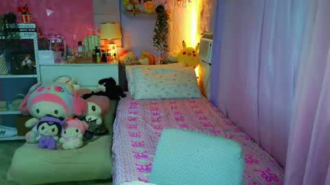 YANG AUDREY LONE online show from July 4, 2026, 12:39 am