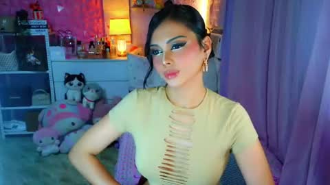 YANG AUDREY LONE online show from July 14, 2026, 12:02 am