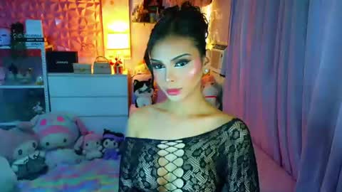 YANG AUDREY LONE online show from August 4, 2026, 2:15 am