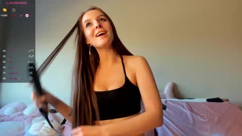 Snapshot of yaraliebe chatting on February 21, 2025, 12:28 pm Yara online show from February 21, 2025, 12:28 pm