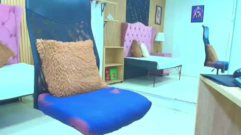 yaruzca 9 inches strong online show from April 23, 2026, 10:01 pm