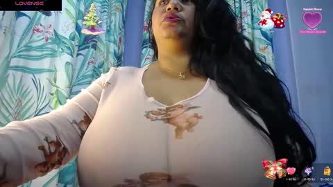 Snapshot of yasmin_bigtits chatting on December 31, 2024, 9:31 am Yasmin online show from December 31, 2024, 9:31 am