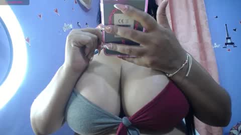Snapshot of yasmin_bigtits chatting on January 17, 2025, 11:06 am Yasmin online show from January 17, 2025, 11:06 am
