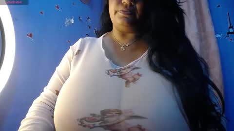 Snapshot of yasmin_bigtits chatting on January 19, 2025, 10:49 pm Yasmin online show from January 19, 2025, 10:49 pm