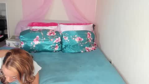 Snapshot of yasminayazzie chatting on December 30, 2024, 10:55 pm Yasmina online show from December 30, 2024, 10:55 pm