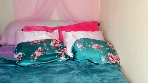 Snapshot of yasminayazzie chatting on January 11, 2025, 6:45 am Yasmina online show from January 11, 2025, 6:45 am