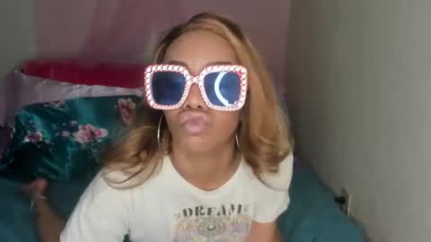 Snapshot of yasminayazzie chatting on January 17, 2025, 7:30 am Yasmina online show from January 17, 2025, 7:30 am