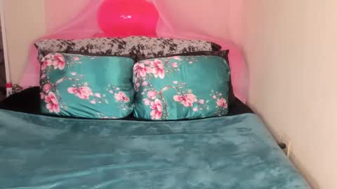 Snapshot of yasminayazzie chatting on January 31, 2025, 11:24 pm Yasmina online show from January 31, 2025, 11:24 pm