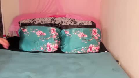 Snapshot of yasminayazzie chatting on February 3, 2025, 5:40 am Yasmina online show from February 3, 2025, 5:40 am