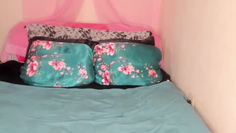 Snapshot of yasminayazzie chatting on February 8, 2025, 6:54 am Yasmina online show from February 8, 2025, 6:54 am