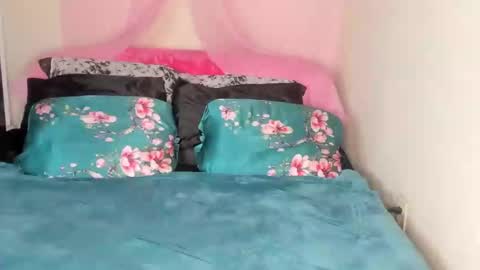 Snapshot of yasminayazzie chatting on February 19, 2025, 4:34 am Yasmina online show from February 19, 2025, 4:34 am