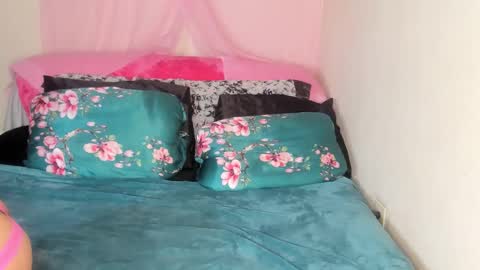 Snapshot of yasminayazzie chatting on February 23, 2025, 6:49 am Yasmina online show from February 23, 2025, 6:49 am