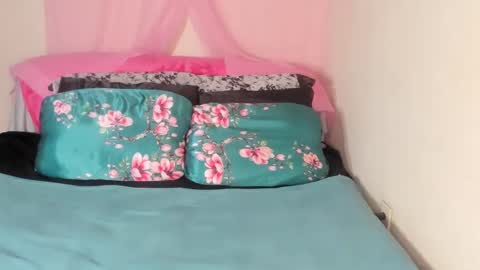 Snapshot of yasminayazzie chatting on February 24, 2025, 3:33 am Yasmina online show from February 24, 2025, 3:33 am