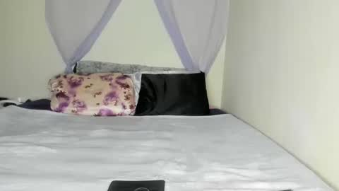 Snapshot of yasminayazzie chatting on October 17, 2025, 12:36 am Yasmina online show from October 17, 2025, 12:36 am