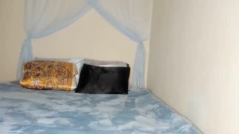 Snapshot of yasminayazzie chatting on December 18, 2025, 2:06 am Yasmina online show from December 18, 2025, 2:06 am