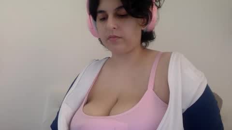 yasminebbyxx online show from March 16, 2026, 10:25 pm