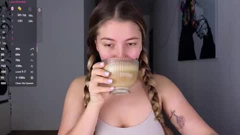 Yasyaa  online show from October 2, 2025, 5:36 am