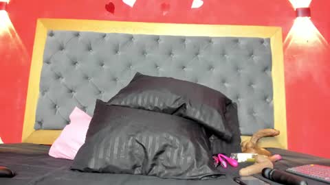 Snapshot of yayahilton chatting on July 10, 2026, 5:45 am YAYA online show from July 10, 2026, 5:45 am