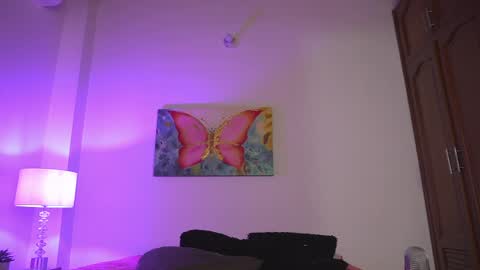 yayoi_cresp18 online show from May 4, 2026, 6:59 pm