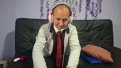 Hazzan online show from November 13, 2025, 2:49 pm