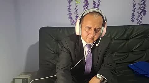 Hazzan online show from November 21, 2025, 6:06 pm