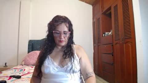 Snapshot of yazmin_mature chatting on November 12, 2025, 12:22 am Jasmin online show from November 12, 2025, 12:22 am
