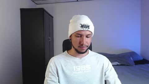 Snapshot of yeff_stone chatting on October 8, 2025, 1:36 am yeff online show from October 8, 2025, 1:36 am