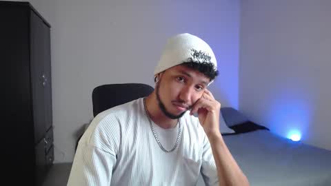 Snapshot of yeff_stone chatting on October 10, 2025, 12:42 am yeff online show from October 10, 2025, 12:42 am