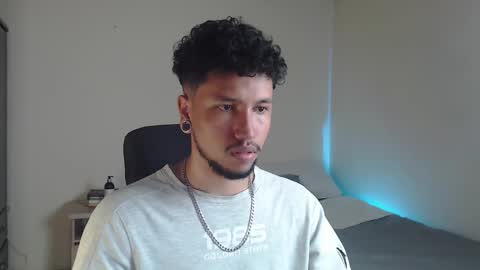 Snapshot of yeff_stone chatting on October 18, 2025, 5:32 am yeff online show from October 18, 2025, 5:32 am