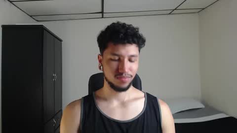 Snapshot of yeff_stone chatting on November 4, 2025, 12:32 am yeff online show from November 4, 2025, 12:32 am