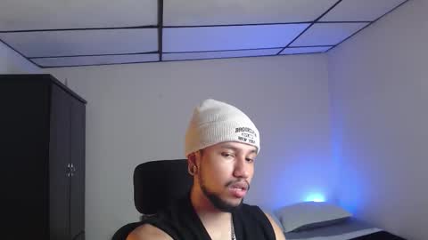 Snapshot of yeff_stone chatting on November 9, 2025, 1:37 am yeff online show from November 9, 2025, 1:37 am