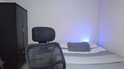 Snapshot of yeff_stone chatting on December 18, 2025, 12:06 am yeff online show from December 18, 2025, 12:06 am