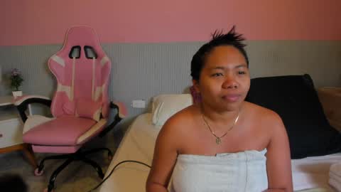 yeika_foxy online show from April 3, 2026, 11:19 am