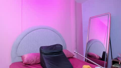 yeika_foxy online show from April 26, 2026, 11:19 am