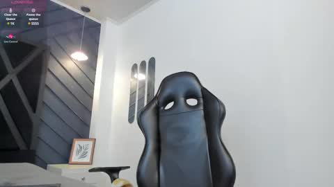 YEIKO ROMERO online show from February 28, 2025, 9:01 pm