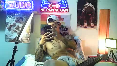 yeisoncastellanos1999 online show from September 15, 2025, 11:49 pm