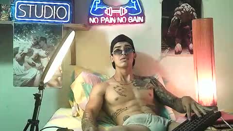 yeisoncastellanos1999 online show from November 4, 2025, 7:13 pm