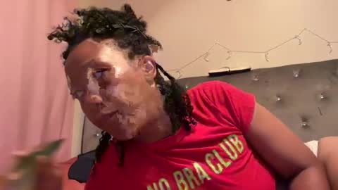 Snapshot of yella_princess chatting on July 2, 2026, 3:34 am Yella Princess online show from July 2, 2026, 3:34 am