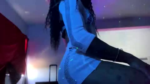 Ella Ts online show from October 5, 2025, 2:59 pm